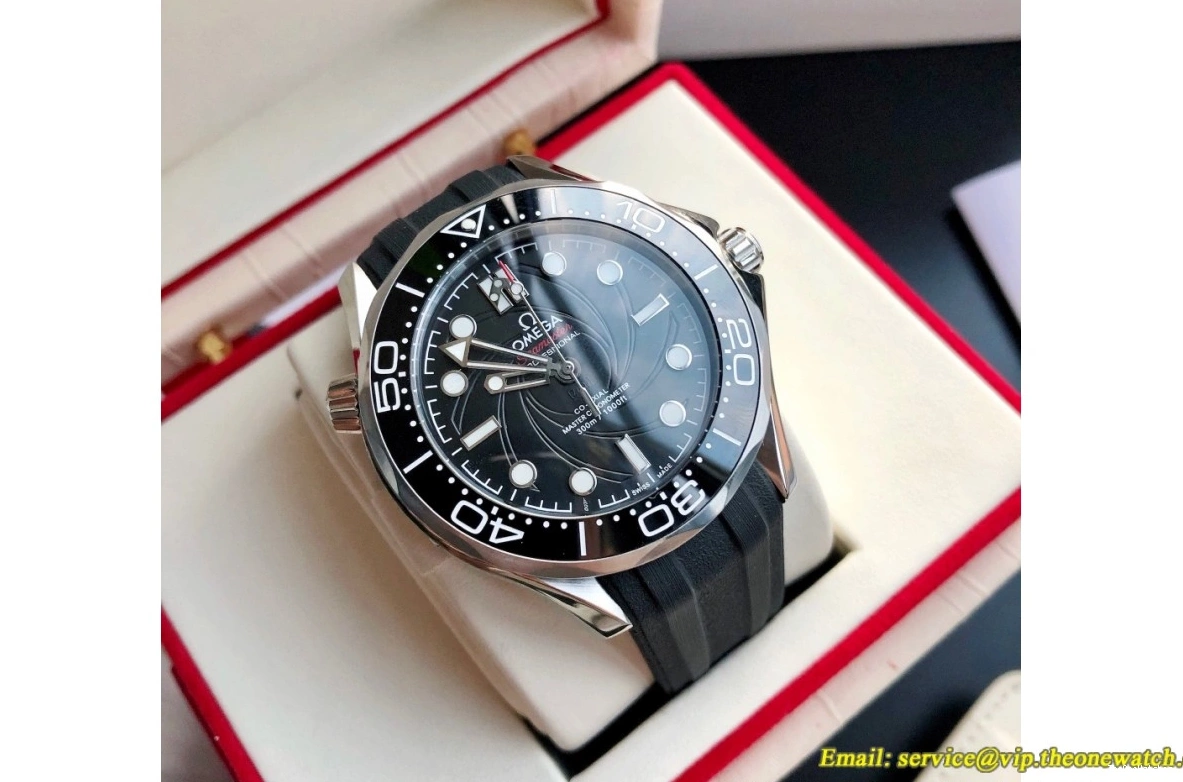 GDF 42mm RU Seamaster MY8215 300m Dial Black SS 0423